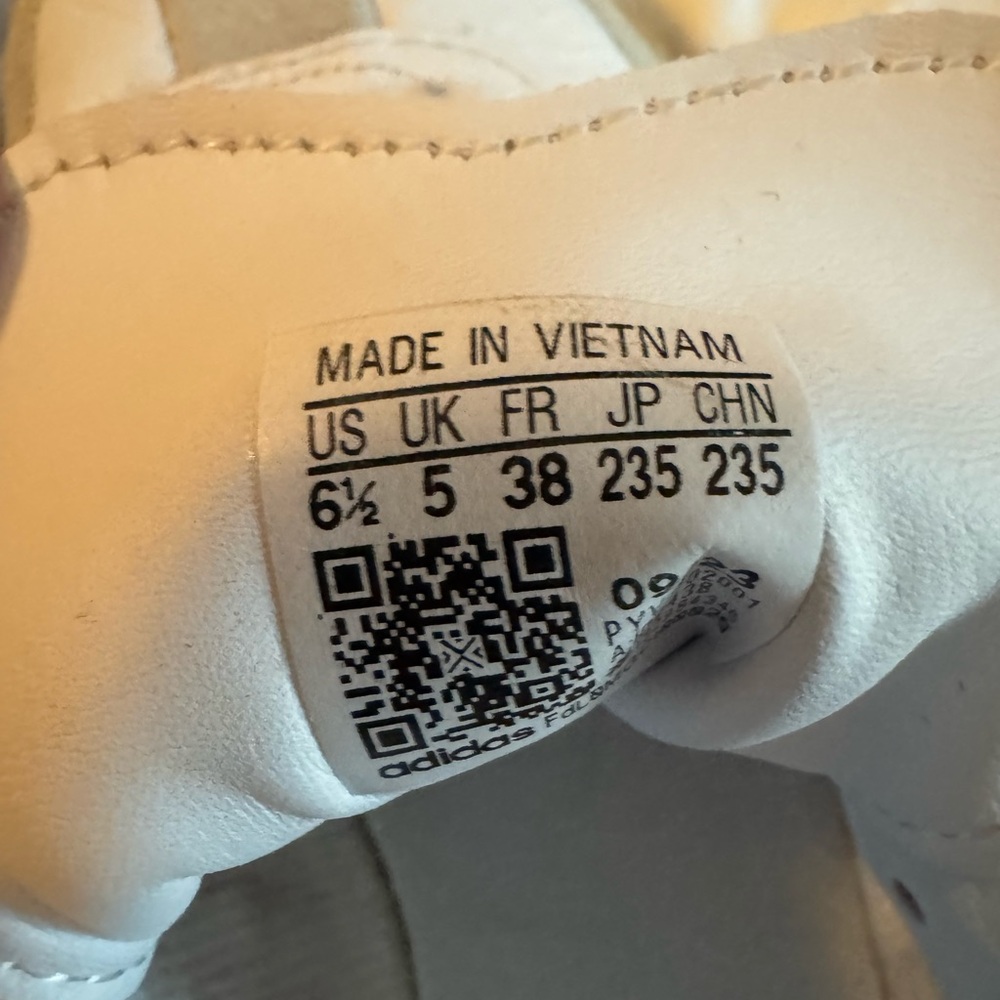 Adidas Women’s Red and White Classic Sambae - Picture 4 of 5